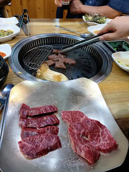맛있게 조리되고 있는 고기