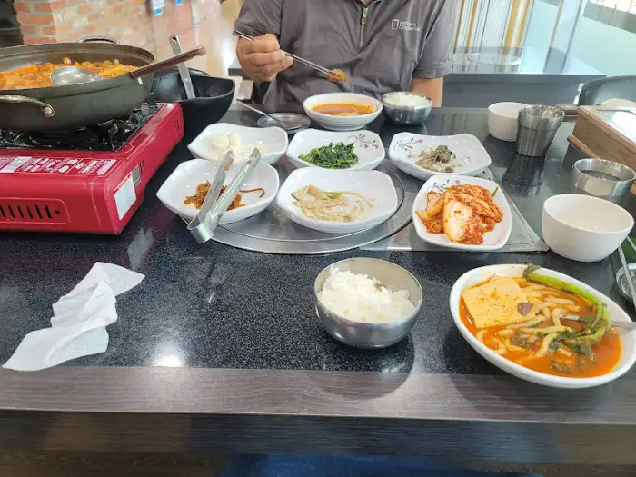 한우 불고기와 육회비빔밥