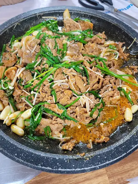 푸짐한 묵밥 한 그릇