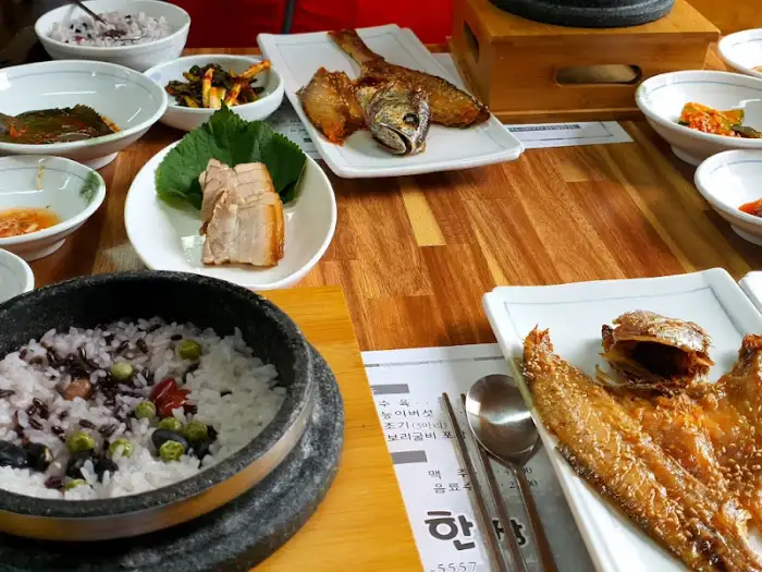 향적산 한상집 테이블 세팅