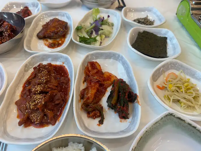 다양한 밑반찬들
