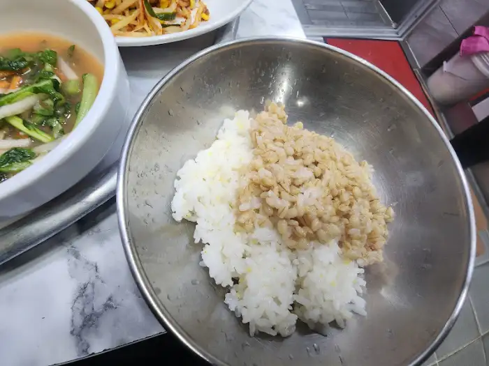 반반 섞인 밥