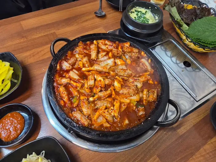 돌판 꼼장어 요리