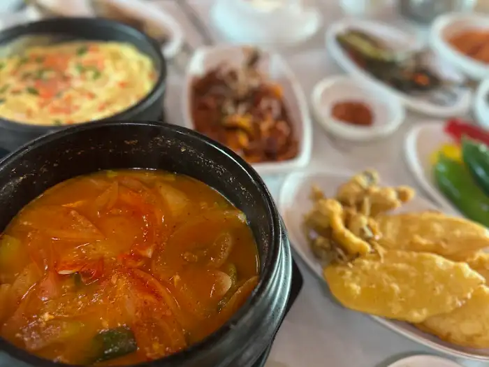 메인 요리와 곁들임 메뉴