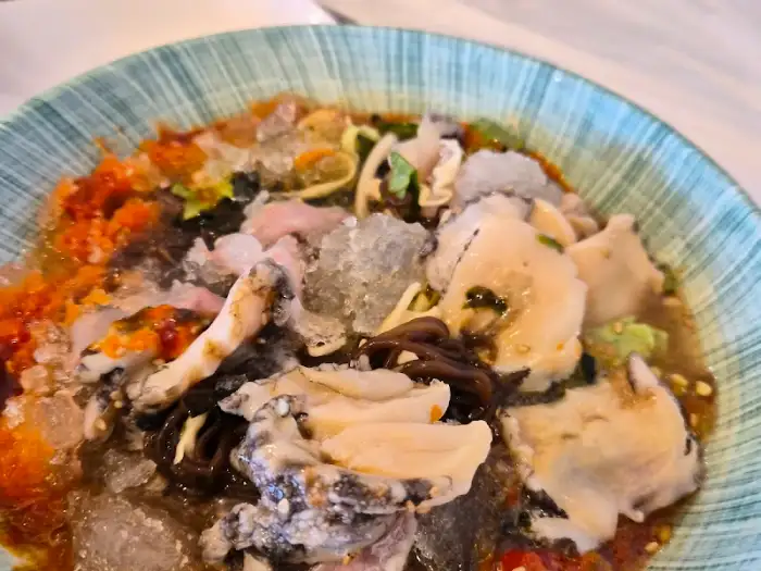 신선해 보이는 전복 물회