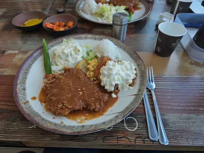 돈까스 한 상 차림