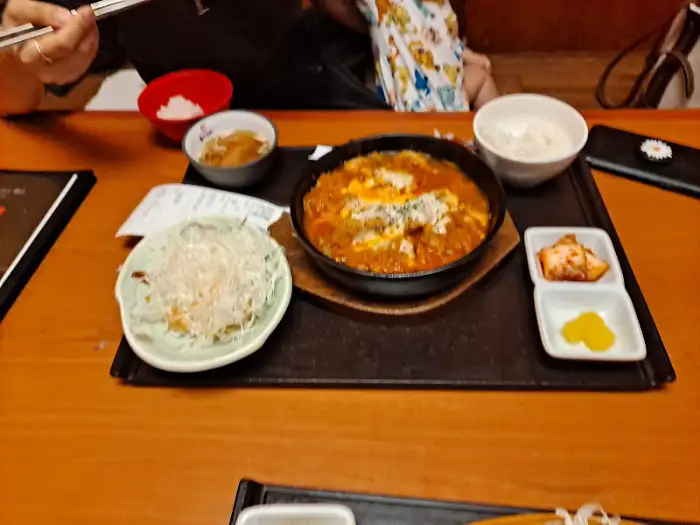 김치 돈까스 나베와 곁들임 찬