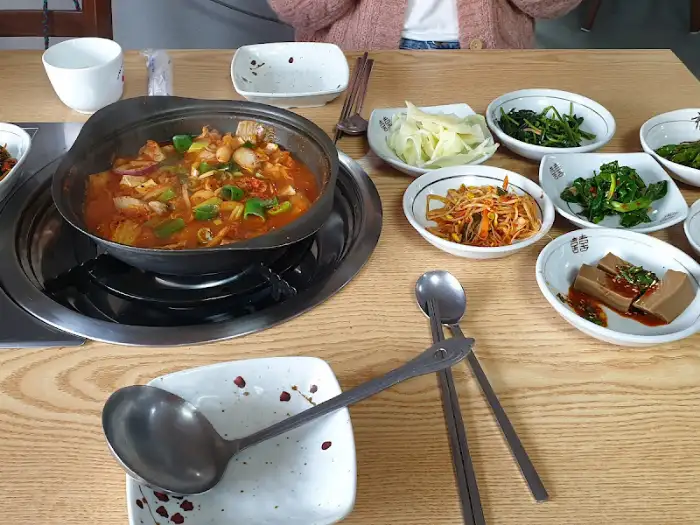 테이블에 차려진 한상차림