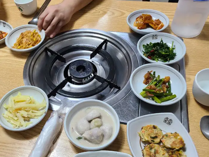 다양한 밑반찬들