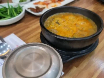 혼자여도 든든한 한 끼, 진한 국물과 정갈한 반찬이 있는 이 곳: 남원추어탕 (지역명) 맛집 탐방