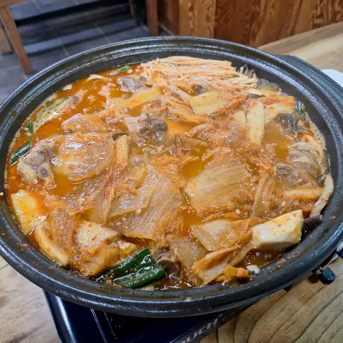 팔팔 끓고 있는 두부전골