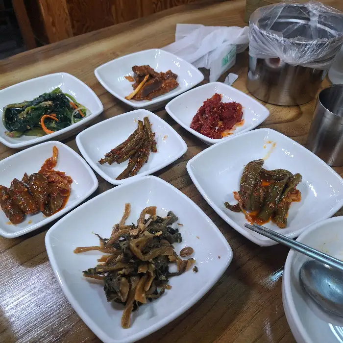 다양한 나물 반찬들