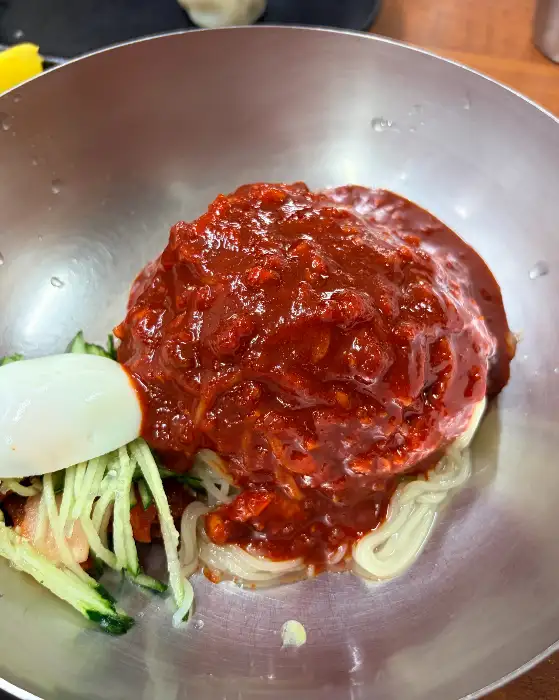 비빔밀면 근접샷
