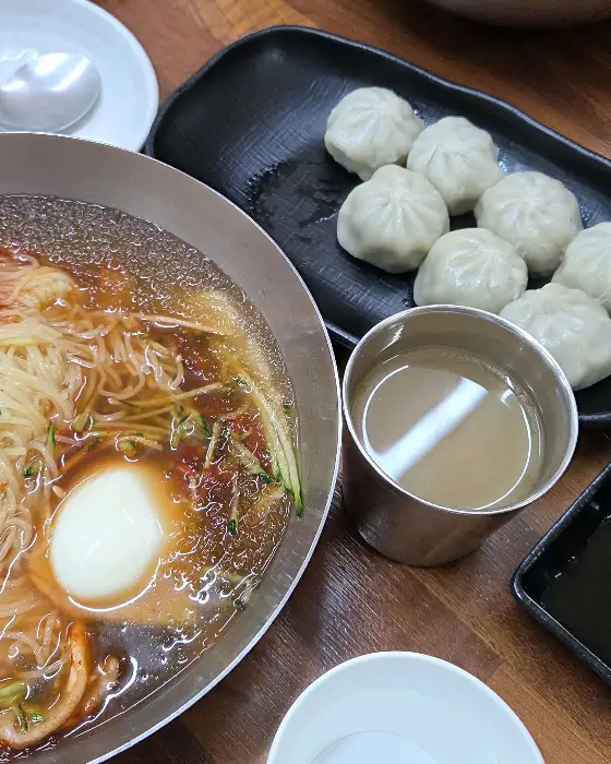 밀면, 만두, 그리고 소스