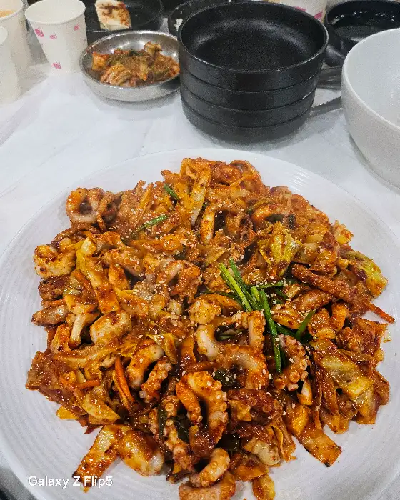 낙지덮밥 근접 사진
