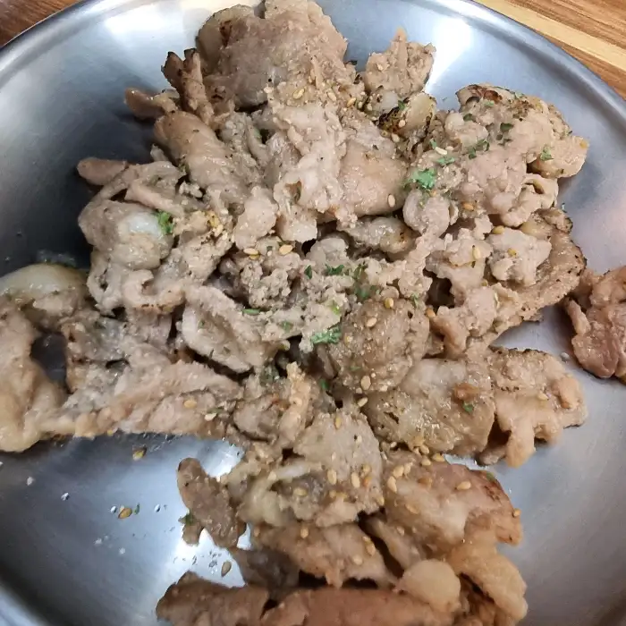 바싹하게 구워진 불고기