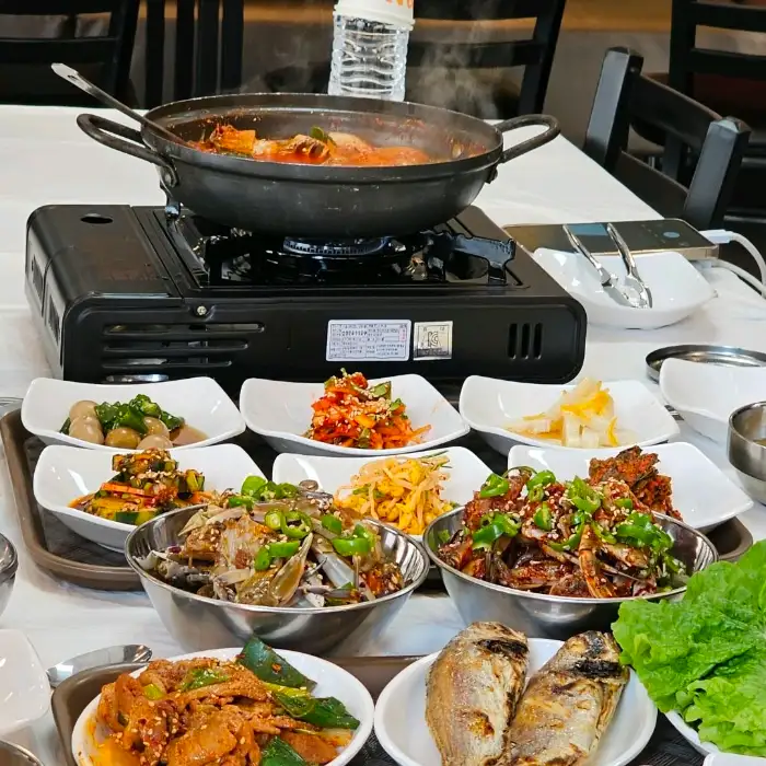 갈치조림이 끓고 있는 모습