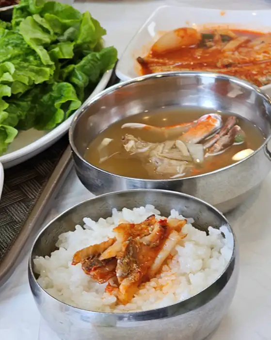 접시에 덜어낸 갈치조림의 단면