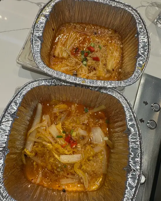 뜨끈한 뚝배기에 담긴 마라탕