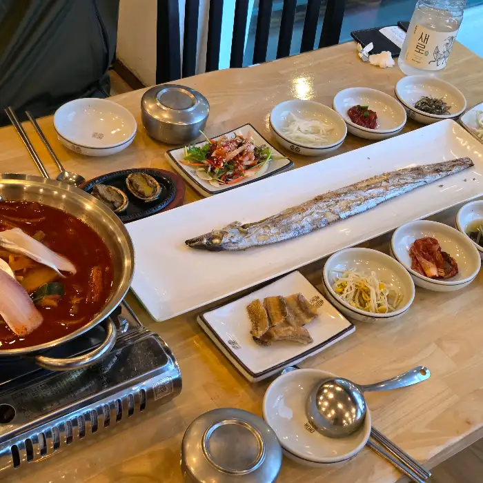 제주미향 중문본점 갈치조림과 푸짐한 반찬