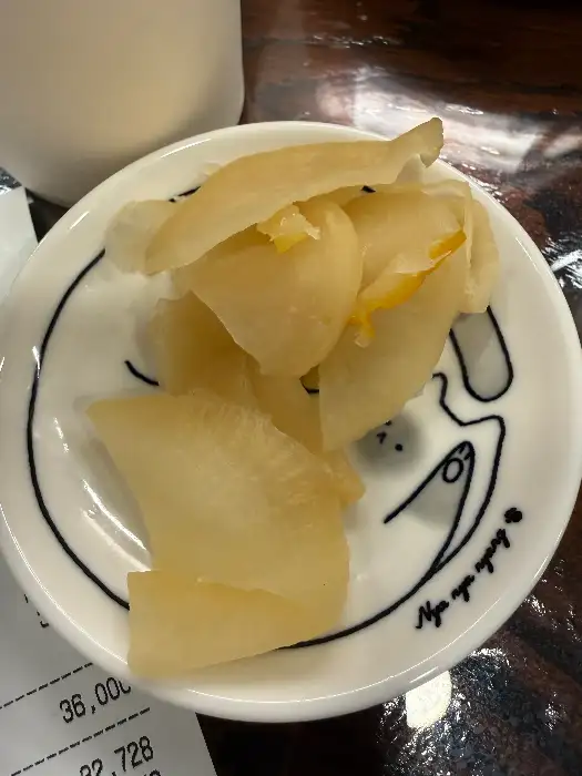 버터카레우동과 함께 나온 반찬