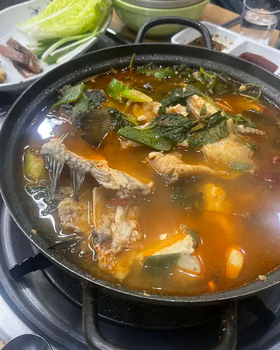 회와 함께 곁들여 먹기 좋은 백김치