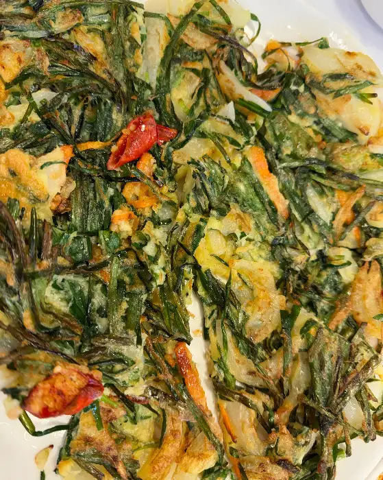 바삭하게 잘 부쳐진 감자전