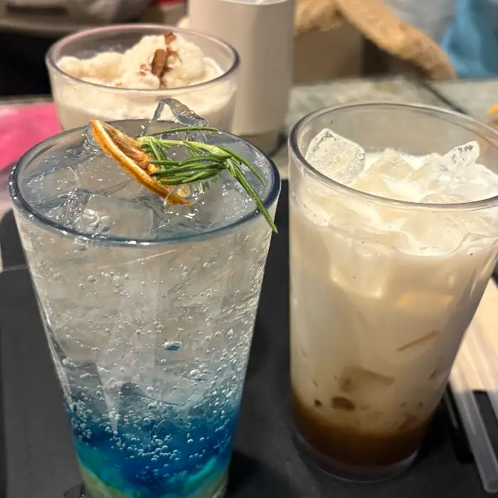 음료 세 잔
