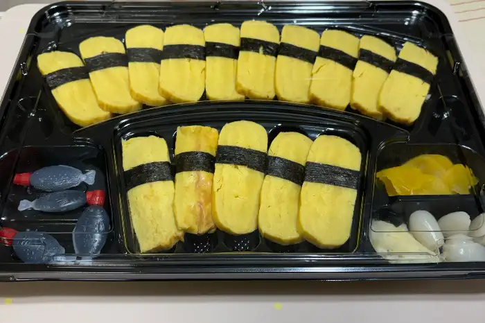포장된 계란 초밥 모음