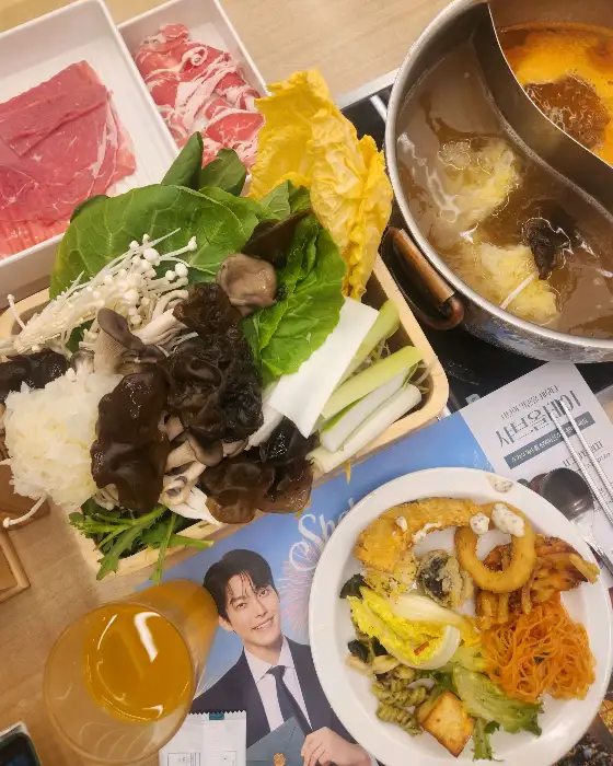 샤브샤브 재료와 곁들여 먹는 샐러드