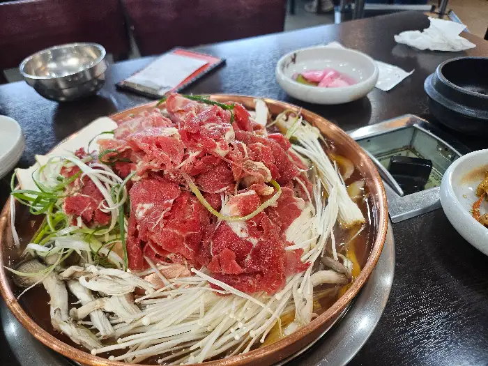 다양하고 신선한 쌈 채소의 모습