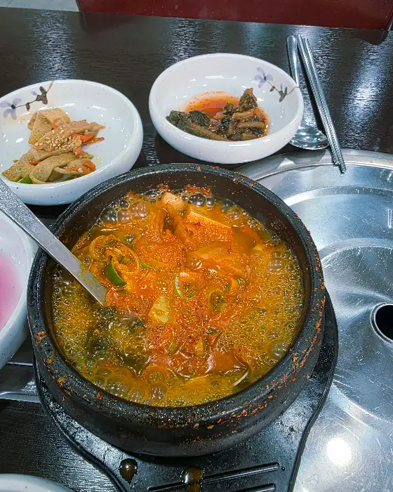 맛있게 끓고 있는 김치찌개