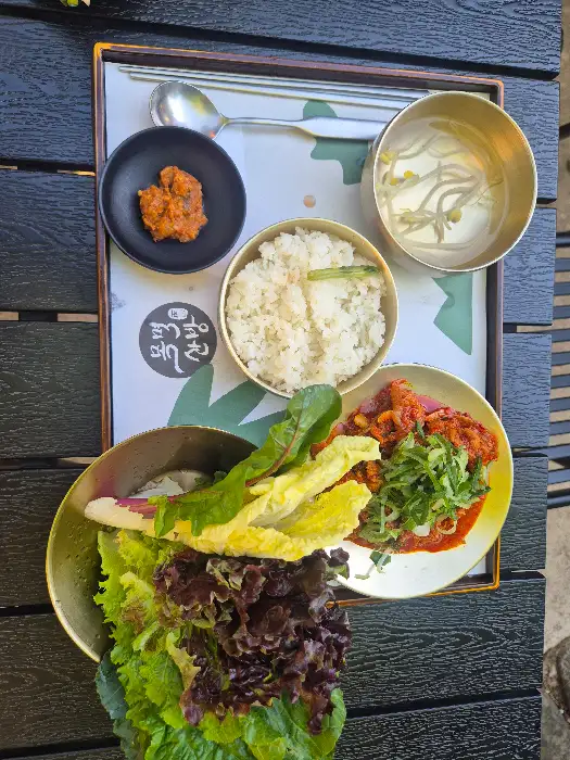 비빔밥 재료들