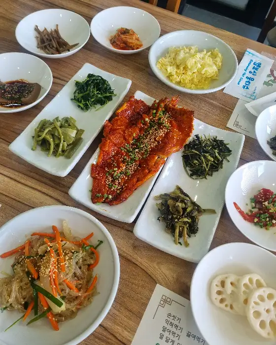 한정식 반찬 구성