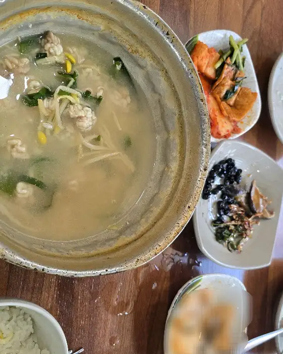 동태탕 국물과 곁들여 먹는 반찬들