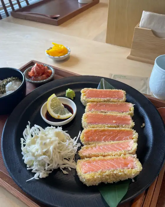 연어 카츠와 곁들임 반찬