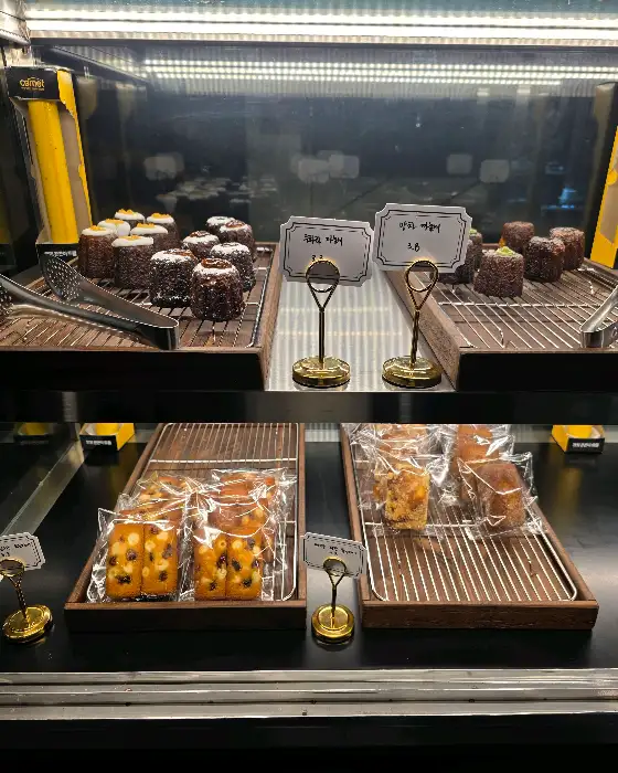 까눌레와 다른 디저트들