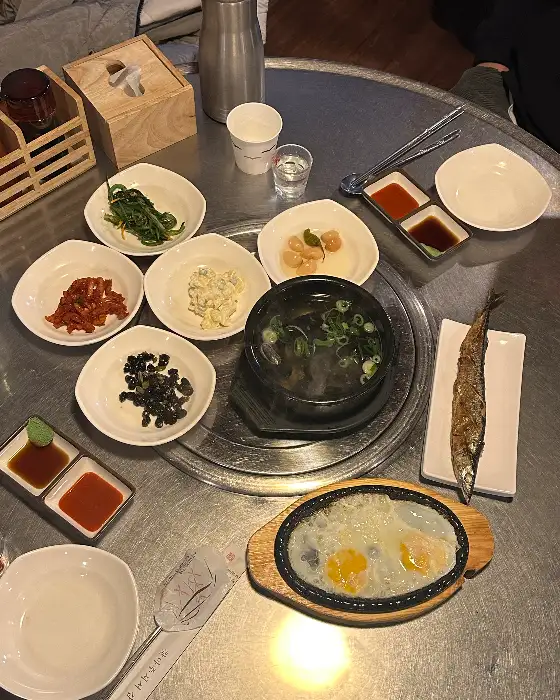 신선하고 먹음직스러운 모듬회