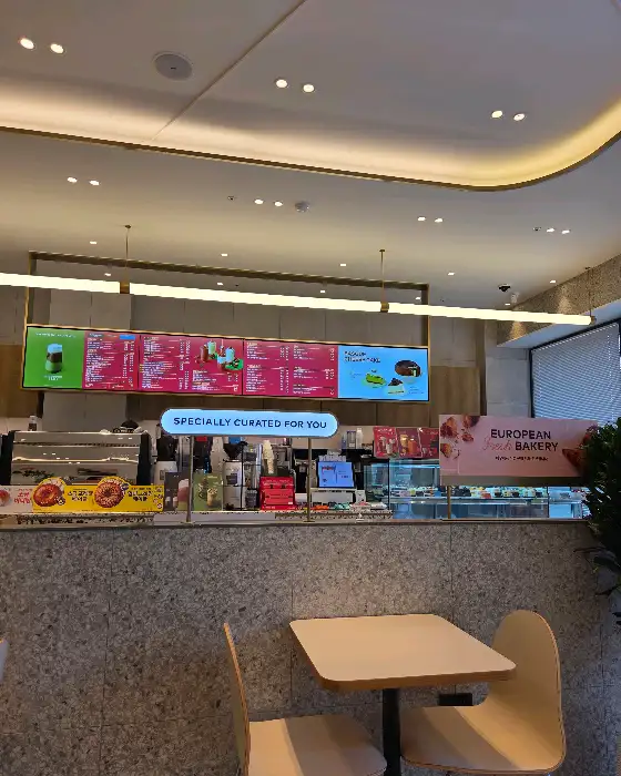 투썸플레이스 김제점 카운터 및 메뉴판