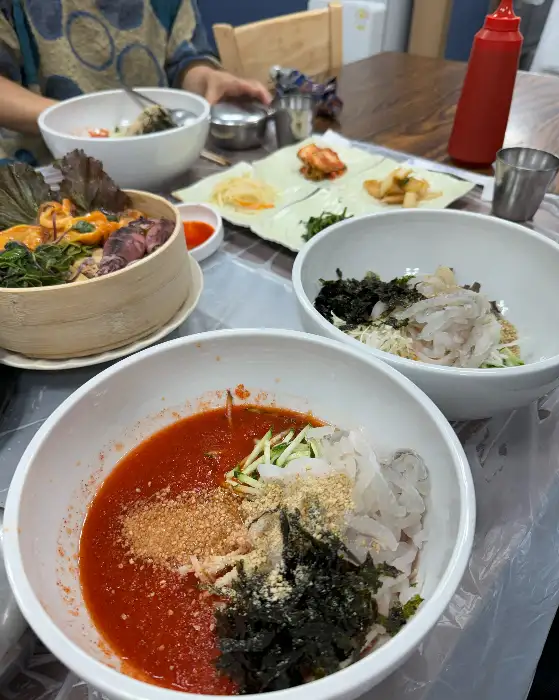 회덮밥의 모습