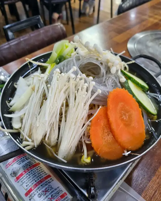 갈비전골 뚝배기 전체 모습