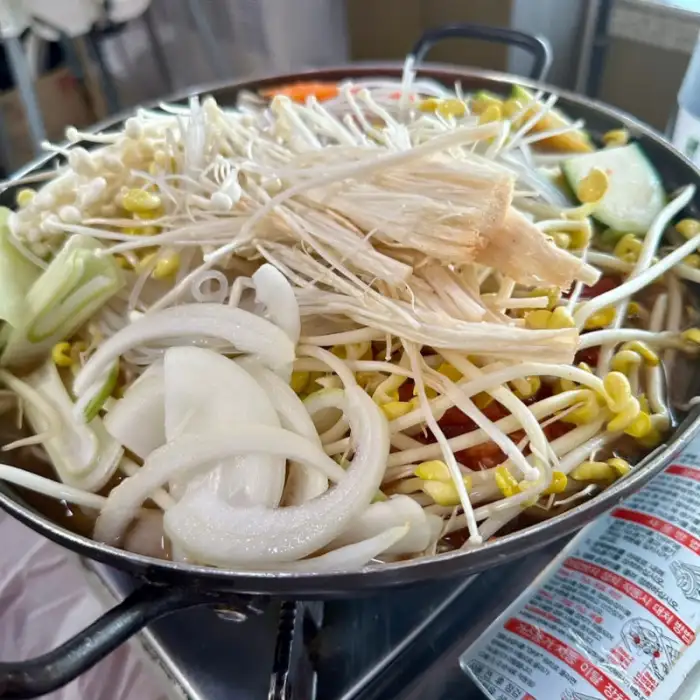 갈비전골 속 재료 상세 모습