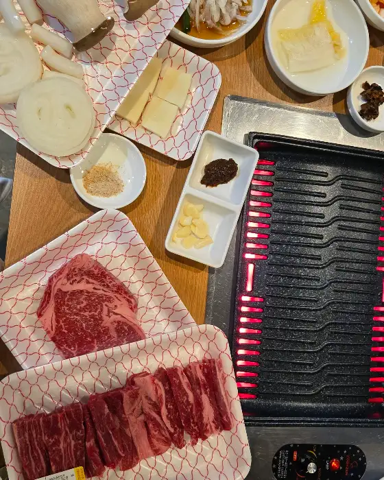 정갈하게 차려진 밑반찬들