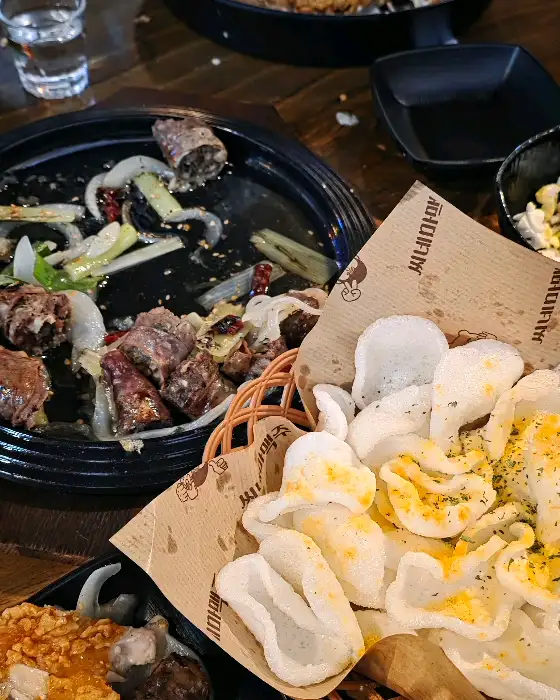 치즈 듬뿍 올라간 피자