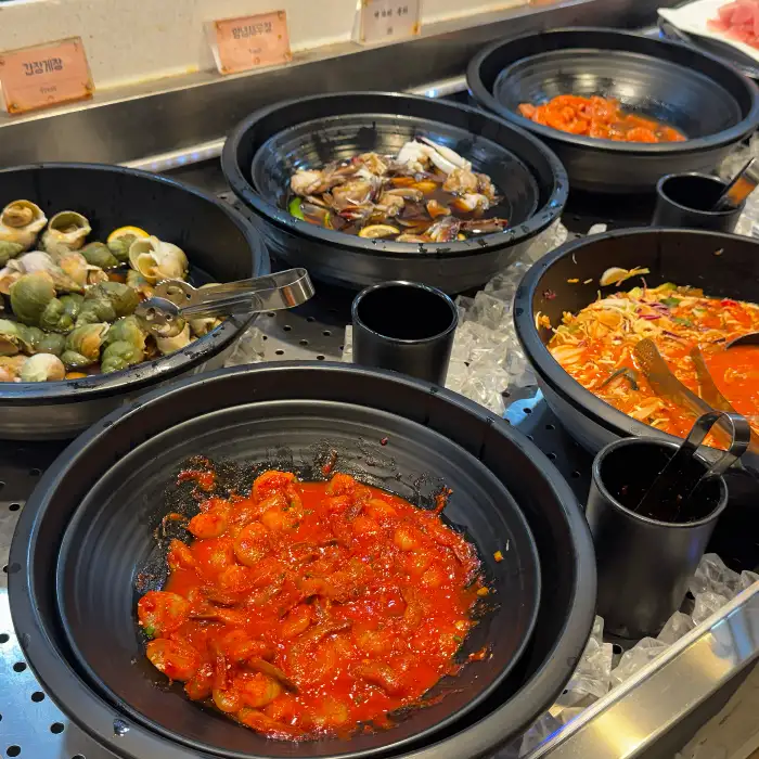 신선한 해산물 요리들