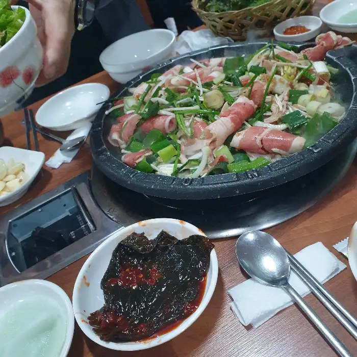 산더미 오리고기 조리 중