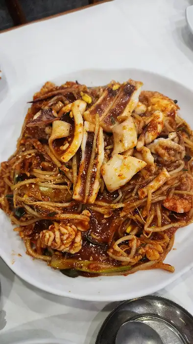 해물찜 속 오징어와 새우