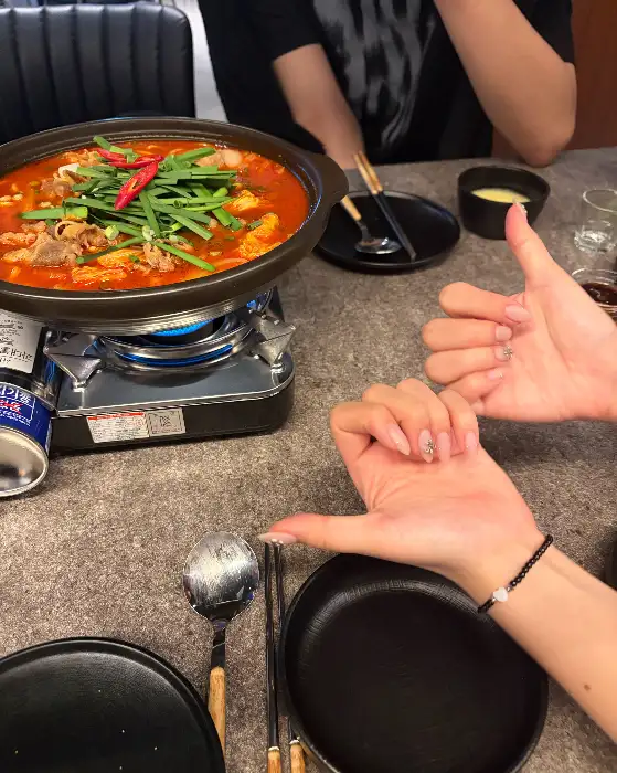 김이 모락모락 나는 소곱창전골