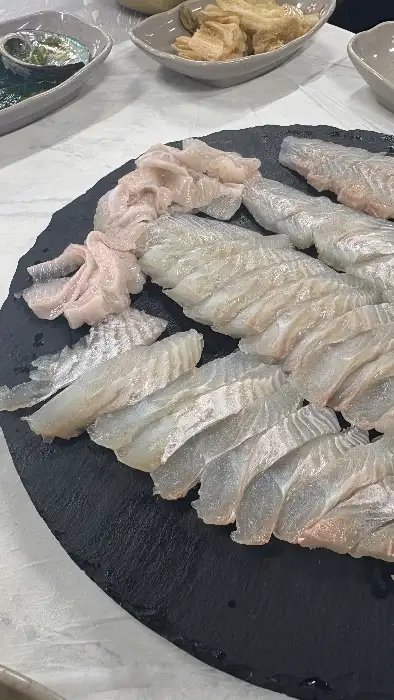 잘 차려진 회 한 접시