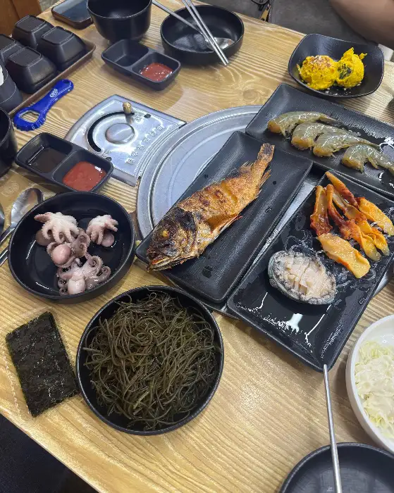 다양한 해산물과 구이 메뉴